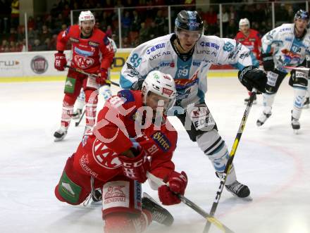 EBEL. Eishockey Bundesliga. KAC gegen EHC Liwest Black Wings Linz. Marco Richter,  (KAC), Marco Brucker (Linz). Klagenfurt, am 13.11.2018.
Foto: Kuess

---
pressefotos, pressefotografie, kuess, qs, qspictures, sport, bild, bilder, bilddatenbank