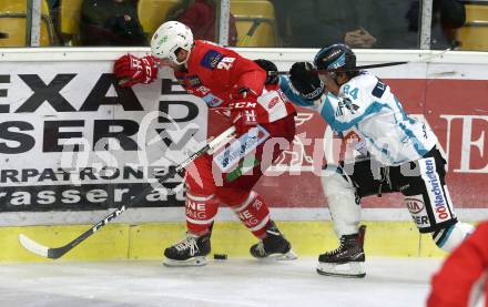 EBEL. Eishockey Bundesliga. KAC gegen EHC Liwest Black Wings Linz. Martin Schumnig,  (KAC), Corey Locke (Linz). Klagenfurt, am 13.11.2018.
Foto: Kuess

---
pressefotos, pressefotografie, kuess, qs, qspictures, sport, bild, bilder, bilddatenbank