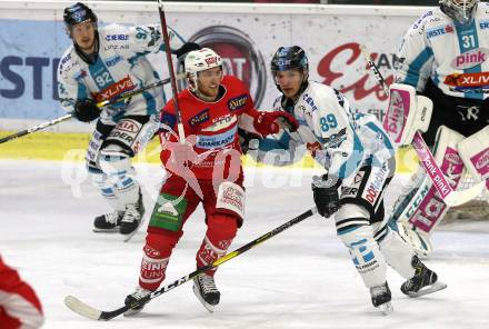 EBEL. Eishockey Bundesliga. KAC gegen EHC Liwest Black Wings Linz.  Johannes Bischofberger,  (KAC), Marco Brucker  (Linz). Klagenfurt, am 13.11.2018.
Foto: Kuess

---
pressefotos, pressefotografie, kuess, qs, qspictures, sport, bild, bilder, bilddatenbank