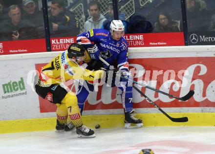 EBEL. Eishockey Bundesliga. EC VSV gegen Vienna Capitals. 	Maxa Felix (VSV), Clark Matthew (Vienna Capitals). Villach, am 16.11.2018.
Foto: Kuess 


---
pressefotos, pressefotografie, kuess, qs, qspictures, sport, bild, bilder, bilddatenbank