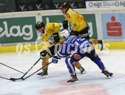 EBEL. Eishockey Bundesliga. EC VSV gegen Vienna Capitals. Maxa Felix (VSV), Mullen Patrick Joseph (Vienna Capitals). Villach, am 16.11.2018.
Foto: Kuess 


---
pressefotos, pressefotografie, kuess, qs, qspictures, sport, bild, bilder, bilddatenbank