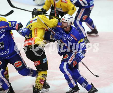 EBEL. Eishockey Bundesliga. EC VSV gegen Vienna Capitals. 	Sharp MacGregor (VSV), 	Tessier Kelsey (Vienna Capitals). Villach, am 16.11.2018.
Foto: Kuess 


---
pressefotos, pressefotografie, kuess, qs, qspictures, sport, bild, bilder, bilddatenbank
