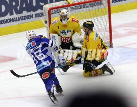 EBEL. Eishockey Bundesliga. EC VSV gegen Vienna Capitals. 	Pollastrone Jerry (VSV), Lamoureux Jean Philippe, Wall Alex (Vienna Capitals). Villach, am 16.11.2018.
Foto: Kuess 


---
pressefotos, pressefotografie, kuess, qs, qspictures, sport, bild, bilder, bilddatenbank