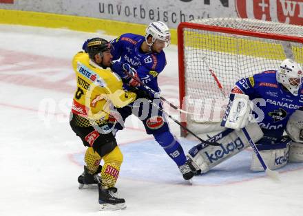 EBEL. Eishockey Bundesliga. EC VSV gegen Vienna Capitals. 	Bacher Stefan (VSV), 	Rotter Rafael (Vienna Capitals). Villach, am 16.11.2018.
Foto: Kuess 


---
pressefotos, pressefotografie, kuess, qs, qspictures, sport, bild, bilder, bilddatenbank