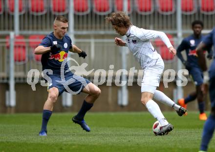 Fussball 2. Liga. SK Austria Klagenfurt gegen FC Liefering. Patrick Greil,  (Austria Klagenfurt), Peter Pokorny  (FC Liefering). Klagenfurt, 24.11.2018.
Foto: Kuess
---
pressefotos, pressefotografie, kuess, qs, qspictures, sport, bild, bilder, bilddatenbank