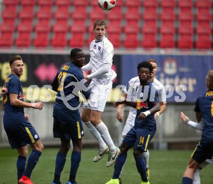 Fussball 2. Liga. SK Austria Klagenfurt gegen FC Liefering. Ivan Saravanja,  (Austria Klagenfurt), Mahamadou Dembele, Gideon Mensah (FC Liefering). Klagenfurt, 24.11.2018.
Foto: Kuess
---
pressefotos, pressefotografie, kuess, qs, qspictures, sport, bild, bilder, bilddatenbank