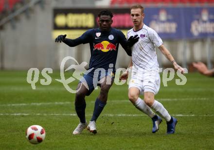 Fussball 2. Liga. SK Austria Klagenfurt gegen FC Liefering. Florian Jaritz,  (Austria Klagenfurt), Ousmane Diakite (FC Liefering). Klagenfurt, 24.11.2018.
Foto: Kuess
---
pressefotos, pressefotografie, kuess, qs, qspictures, sport, bild, bilder, bilddatenbank