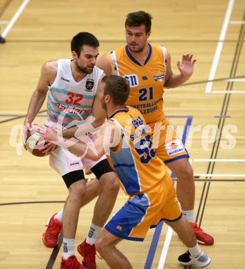 Basketball 2. Bundesliga. Grunddurchgang 8. Runde. Raiders Villach gegen BBU Salzburg.  Antonio Boban,  (Villach), Luka Milovac, Mladen Perak (Salzburg). Klagenfurt, am 25.11.2018.
Foto: Kuess
---
pressefotos, pressefotografie, kuess, qs, qspictures, sport, bild, bilder, bilddatenbank