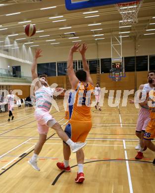 Basketball 2. Bundesliga. Grunddurchgang 8. Runde. Raiders Villach gegen BBU Salzburg.  Ziga Erculj, (Villach), Mladen Perak  (Salzburg). Klagenfurt, am 25.11.2018.
Foto: Kuess
---
pressefotos, pressefotografie, kuess, qs, qspictures, sport, bild, bilder, bilddatenbank