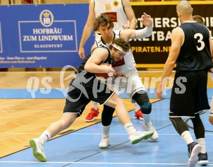 Basketball 2. Bundesliga. Grunddurchgang 8. Runde. Woerthersee Piraten gegen BBC Nord Dragonz Eisenstadt.  Andreas Kuttnig (Woerthersee Piraten), Ognjen Drljaca (BBC Nord Dragonz). Klagenfurt, am 24.11.2018.
Foto: Kuess
---
pressefotos, pressefotografie, kuess, qs, qspictures, sport, bild, bilder, bilddatenbank