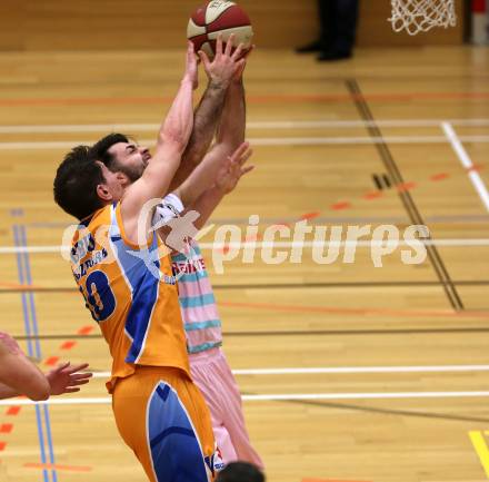 Basketball 2. Bundesliga. Grunddurchgang 8. Runde. Raiders Villach gegen BBU Salzburg.  Marin Sliskovic,  (Villach), Guillermo Sanchez Daza  (Salzburg). Klagenfurt, am 25.11.2018.
Foto: Kuess
---
pressefotos, pressefotografie, kuess, qs, qspictures, sport, bild, bilder, bilddatenbank