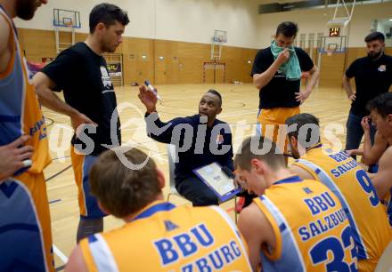 Basketball 2. Bundesliga. Grunddurchgang 8. Runde. Raiders Villach gegen BBU Salzburg. Trainer Aaron Mitchell (Salzburg). Klagenfurt, am 25.11.2018.
Foto: Kuess
---
pressefotos, pressefotografie, kuess, qs, qspictures, sport, bild, bilder, bilddatenbank