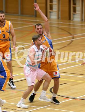 Basketball 2. Bundesliga. Grunddurchgang 8. Runde. Raiders Villach gegen BBU Salzburg.  Ziga Erculj,  (Villach), Luka Milovac (Salzburg). Klagenfurt, am 25.11.2018.
Foto: Kuess
---
pressefotos, pressefotografie, kuess, qs, qspictures, sport, bild, bilder, bilddatenbank