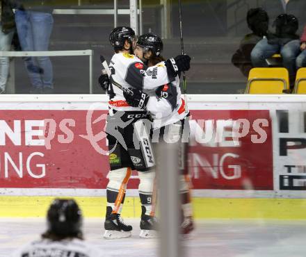 EBEL. Eishockey Bundesliga. KAC gegen Dornbirn Bulldogs.  Torjubel  	Dupont Brodie, Broda Joel (Dornbirn). Klagenfurt, am 13.11.2018.
Foto: Kuess

---
pressefotos, pressefotografie, kuess, qs, qspictures, sport, bild, bilder, bilddatenbank