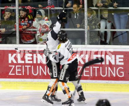 EBEL. Eishockey Bundesliga. KAC gegen Dornbirn Bulldogs.  Torjubel  	Dupont Brodie, Broda Joel (Dornbirn). Klagenfurt, am 13.11.2018.
Foto: Kuess
Foto: Kuess

---
pressefotos, pressefotografie, kuess, qs, qspictures, sport, bild, bilder, bilddatenbank