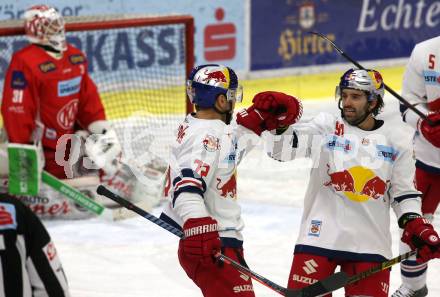 EBEL. Eishockey Bundesliga. KAC gegen EC Red Bull Salzburg.  Torjubel John Hughes, Heinrich Dominique  (Salzburg). Klagenfurt, am 30.11.2018.
Foto: Kuess

---
pressefotos, pressefotografie, kuess, qs, qspictures, sport, bild, bilder, bilddatenbank