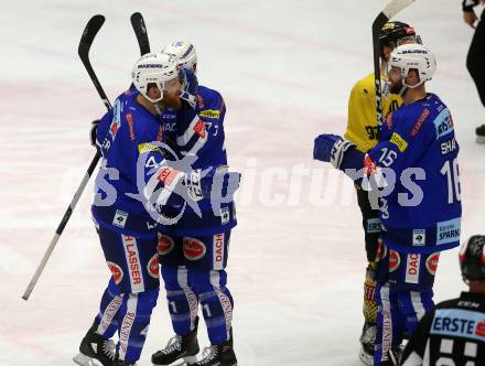 EBEL. Eishockey Bundesliga. EC VSV gegen Vienna Capitals. Torjubel Fraser Jamie, DeSantis Jason, Sharp MacGregor  (VSV). Villach, am 2.12.2018.
Foto: Kuess 


---
pressefotos, pressefotografie, kuess, qs, qspictures, sport, bild, bilder, bilddatenbank