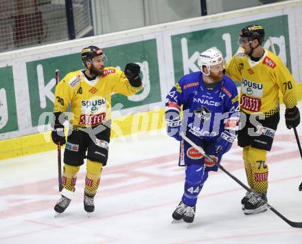 EBEL. Eishockey Bundesliga. EC VSV gegen Vienna Capitals.  Torjubel Tessier Kelsey,  Nissner Benjamin,  (Vienna Capitals). Villach, am 2.12.2018.
Foto: Kuess 


---
pressefotos, pressefotografie, kuess, qs, qspictures, sport, bild, bilder, bilddatenbank