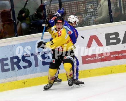 EBEL. Eishockey Bundesliga. EC VSV gegen Vienna Capitals.  	Wolf Bernd (VSV), Vause Taylor (Vienna Capitals). Villach, am 2.12.2018.
Foto: Kuess 


---
pressefotos, pressefotografie, kuess, qs, qspictures, sport, bild, bilder, bilddatenbank