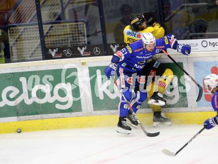 EBEL. Eishockey Bundesliga. EC VSV gegen Vienna Capitals. Spannring Patrick  (VSV), Peter Patrick (Vienna Capitals). Villach, am 2.12.2018.
Foto: Kuess 


---
pressefotos, pressefotografie, kuess, qs, qspictures, sport, bild, bilder, bilddatenbank