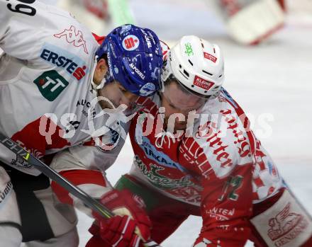 EBEL. Eishockey Bundesliga. KAC gegen	HC TWK Innsbruck (Die Haie).  Siim Liivik,  (KAC), Tyler Spurgeon (Innsbruck). Klagenfurt, am 2.12.2018.
Foto: Kuess

---
pressefotos, pressefotografie, kuess, qs, qspictures, sport, bild, bilder, bilddatenbank