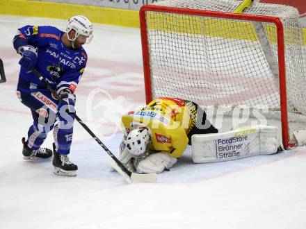 EBEL. Eishockey Bundesliga. EC VSV gegen Vienna Capitals.  Petrik Nikolas (VSV), Lamoureux Jean Philippe (Vienna Capitals). Villach, am 2.12.2018.
Foto: Kuess 


---
pressefotos, pressefotografie, kuess, qs, qspictures, sport, bild, bilder, bilddatenbank