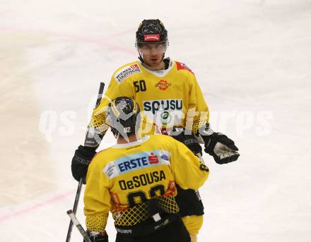 EBEL. Eishockey Bundesliga. EC VSV gegen Vienna Capitals.  Torjubel DeSousa Christopher, Fischer Mario(Vienna Capitals). Villach, am 2.12.2018.
Foto: Kuess 


---
pressefotos, pressefotografie, kuess, qs, qspictures, sport, bild, bilder, bilddatenbank