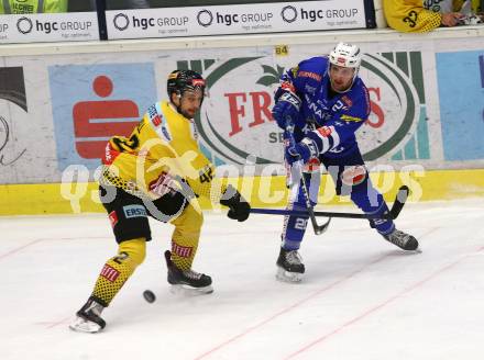 EBEL. Eishockey Bundesliga. EC VSV gegen Vienna Capitals. 	Brunner Nico (VSV), Wall Alex (Vienna Capitals). Villach, am 2.12.2018.
Foto: Kuess 


---
pressefotos, pressefotografie, kuess, qs, qspictures, sport, bild, bilder, bilddatenbank