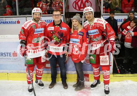 EBEL. Eishockey Bundesliga. KAC gegen	HC TWK Innsbruck (Die Haie).  Antenne Fan Bank. Thomas Koch, Charles Robin Gartner (KAC). Klagenfurt, am 2.12.2018.
Foto: Kuess

---
pressefotos, pressefotografie, kuess, qs, qspictures, sport, bild, bilder, bilddatenbank