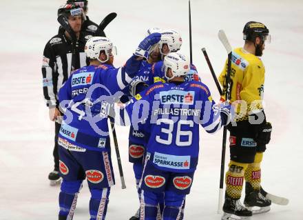 EBEL. Eishockey Bundesliga. EC VSV gegen Vienna Capitals.  Fraser Jamie, 	DeSantis Jason, Sharp MacGregor, Pollastrone Jerry (VSV). Villach, am 2.12.2018.
Foto: Kuess 


---
pressefotos, pressefotografie, kuess, qs, qspictures, sport, bild, bilder, bilddatenbank