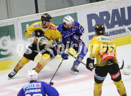 EBEL. Eishockey Bundesliga. EC VSV gegen Vienna Capitals.  Alderson Brandon (VSV), Fischer Mario (Vienna Capitals). Villach, am 2.12.2018.
Foto: Kuess 


---
pressefotos, pressefotografie, kuess, qs, qspictures, sport, bild, bilder, bilddatenbank