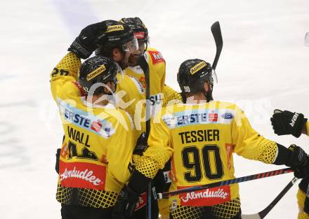 EBEL. Eishockey Bundesliga. EC VSV gegen Vienna Capitals.  Torjubel 	Clark Matthew, Wall Alex, Wukovits Ali, Tessier Kelsey,  (Vienna Capitals). Villach, am 2.12.2018.
Foto: Kuess 


---
pressefotos, pressefotografie, kuess, qs, qspictures, sport, bild, bilder, bilddatenbank