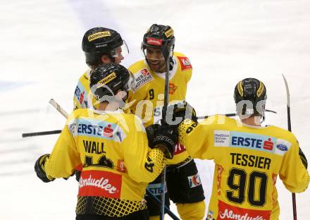 EBEL. Eishockey Bundesliga. EC VSV gegen Vienna Capitals.  Torjubel 	Clark Matthew, Wall Alex, Wukovits Ali, Tessier Kelsey  (Vienna Capitals). Villach, am 2.12.2018.
Foto: Kuess 


---
pressefotos, pressefotografie, kuess, qs, qspictures, sport, bild, bilder, bilddatenbank