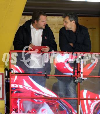 EBEL. Eishockey Bundesliga. KAC gegen	HC TWK Innsbruck (Die Haie).  Hannes Biedermann, Johannes Reichel (KAC). Klagenfurt, am 2.12.2018.
Foto: Kuess

---
pressefotos, pressefotografie, kuess, qs, qspictures, sport, bild, bilder, bilddatenbank