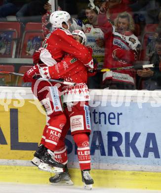 EBEL. Eishockey Bundesliga. KAC gegen	HC TWK Innsbruck (Die Haie).  Torjubel Nicholas Eric Petersen, Adam Comrie (KAC). Klagenfurt, am 2.12.2018.
Foto: Kuess

---
pressefotos, pressefotografie, kuess, qs, qspictures, sport, bild, bilder, bilddatenbank