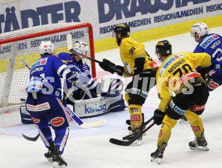 EBEL. Eishockey Bundesliga. EC VSV gegen Vienna Capitals.  	Fraser Jamie,  Schluderbacher Lukas (VSV), Tessier Kelsey (Vienna Capitals). Villach, am 2.12.2018.
Foto: Kuess 


---
pressefotos, pressefotografie, kuess, qs, qspictures, sport, bild, bilder, bilddatenbank