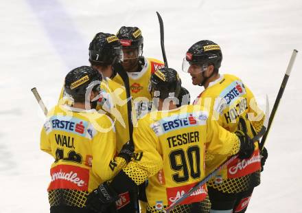 EBEL. Eishockey Bundesliga. EC VSV gegen Vienna Capitals.  Torjubel 	Clark Matthew, Wall Alex, Wukovits Ali, Tessier Kelsey, Holzapfel Riley  (Vienna Capitals). Villach, am 2.12.2018.
Foto: Kuess 


---
pressefotos, pressefotografie, kuess, qs, qspictures, sport, bild, bilder, bilddatenbank