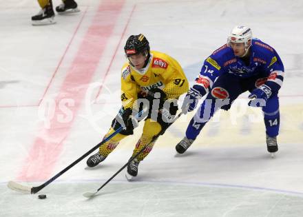 EBEL. Eishockey Bundesliga. EC VSV gegen Vienna Capitals.  Goumas Kevin (VSV), Vause Taylor (Vienna Capitals). Villach, am 2.12.2018.
Foto: Kuess 


---
pressefotos, pressefotografie, kuess, qs, qspictures, sport, bild, bilder, bilddatenbank