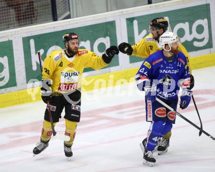 EBEL. Eishockey Bundesliga. EC VSV gegen Vienna Capitals.  Torjubel Tessier Kelsey,  Nissner Benjamin,  (Vienna Capitals). Villach, am 2.12.2018.
Foto: Kuess 


---
pressefotos, pressefotografie, kuess, qs, qspictures, sport, bild, bilder, bilddatenbank