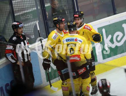 EBEL. Eishockey Bundesliga. EC VSV gegen Vienna Capitals.   Torjubel Holzapfel Riley, Vause Taylor, Rotter Rafael (Vienna Capitals). Villach, am 2.12.2018.
Foto: Kuess 


---
pressefotos, pressefotografie, kuess, qs, qspictures, sport, bild, bilder, bilddatenbank