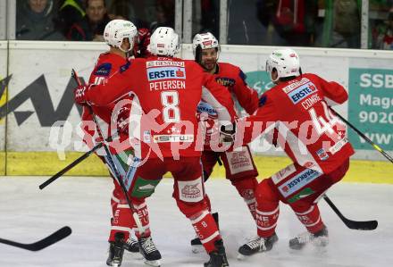 EBEL. Eishockey Bundesliga. KAC gegen	HCB Suedtirol Alperia. Torjubel Thomas Koch, Adam Comrie, Nicholas Eric Petersen (KAC). Klagenfurt, am 9.12.2018.
Foto: Kuess

---
pressefotos, pressefotografie, kuess, qs, qspictures, sport, bild, bilder, bilddatenbank