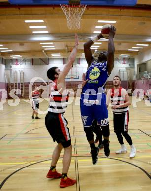 Basketball OEBV Cup. Raiders Villach gegen Swans Gmunden. Antonio Boban, (Villach), Torrion Brummitt  (Gmunden). Villach, am 13.12.2018.
Foto: Kuess
---
pressefotos, pressefotografie, kuess, qs, qspictures, sport, bild, bilder, bilddatenbank