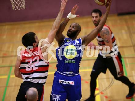 Basketball OEBV Cup. Raiders Villach gegen Swans Gmunden. Antonio Boban,  (Villach), Devin White (Gmunden). Villach, am 13.12.2018.
Foto: Kuess
---
pressefotos, pressefotografie, kuess, qs, qspictures, sport, bild, bilder, bilddatenbank