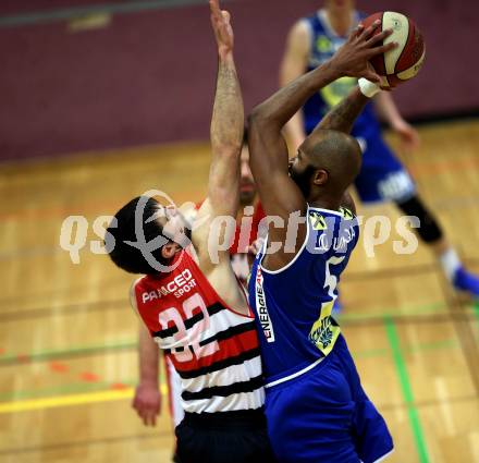 Basketball OEBV Cup. Raiders Villach gegen Swans Gmunden. Antonio Boban,  (Villach), Devin White (Gmunden). Villach, am 13.12.2018.
Foto: Kuess
---
pressefotos, pressefotografie, kuess, qs, qspictures, sport, bild, bilder, bilddatenbank