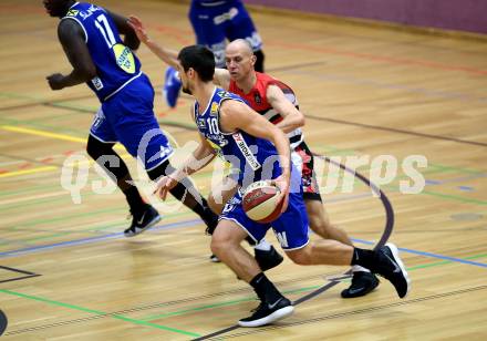 Basketball OEBV Cup. Raiders Villach gegen Swans Gmunden. Luka Trpin,  (Villach), Toni Blazan (Gmunden). Villach, am 13.12.2018.
Foto: Kuess
---
pressefotos, pressefotografie, kuess, qs, qspictures, sport, bild, bilder, bilddatenbank