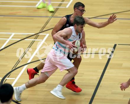 Basketball 2. Bundesliga. Grunddurchgang 11. Runde. Raiders Villach gegen Woerthersee Piraten. Ziga Erculj,  (Villach),  Martin Strasser   (Piraten). Klagenfurt, am 16.12.2018.
Foto: Kuess
---
pressefotos, pressefotografie, kuess, qs, qspictures, sport, bild, bilder, bilddatenbank