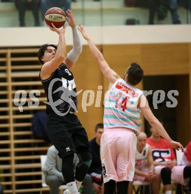 Basketball 2. Bundesliga. Grunddurchgang 11. Runde. Raiders Villach gegen Woerthersee Piraten. Martin Bajc,  (Villach),  Andreas Kuttnig  (Piraten). Klagenfurt, am 16.12.2018.
Foto: Kuess
---
pressefotos, pressefotografie, kuess, qs, qspictures, sport, bild, bilder, bilddatenbank