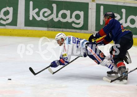 EBEL. Eishockey Bundesliga. EC VSV gegen KHL Medvescak Zagreb.  Bernd Wolf,  (VSV), Mark Cepon (Zagreb). Villach, am 26.12.2018.
Foto: Kuess 


---
pressefotos, pressefotografie, kuess, qs, qspictures, sport, bild, bilder, bilddatenbank