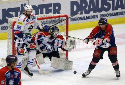EBEL. Eishockey Bundesliga. EC VSV gegen KHL Medvescak Zagreb.  MacGregor Sharp,  (VSV), Vilim Rosandic, Domen Vedlin (Zagreb). Villach, am 26.12.2018.
Foto: Kuess 


---
pressefotos, pressefotografie, kuess, qs, qspictures, sport, bild, bilder, bilddatenbank