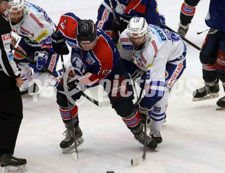 EBEL. Eishockey Bundesliga. EC VSV gegen KHL Medvescak Zagreb. MacGregor Sharp,  (VSV), Luka Mikulic  (Zagreb). Villach, am 26.12.2018.
Foto: Kuess 


---
pressefotos, pressefotografie, kuess, qs, qspictures, sport, bild, bilder, bilddatenbank